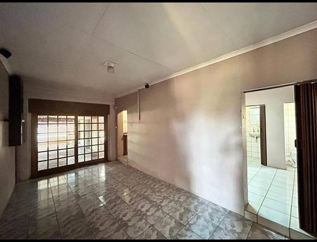 5 BEDROOM HOUSE FOR SALE IN SELECTION PARK